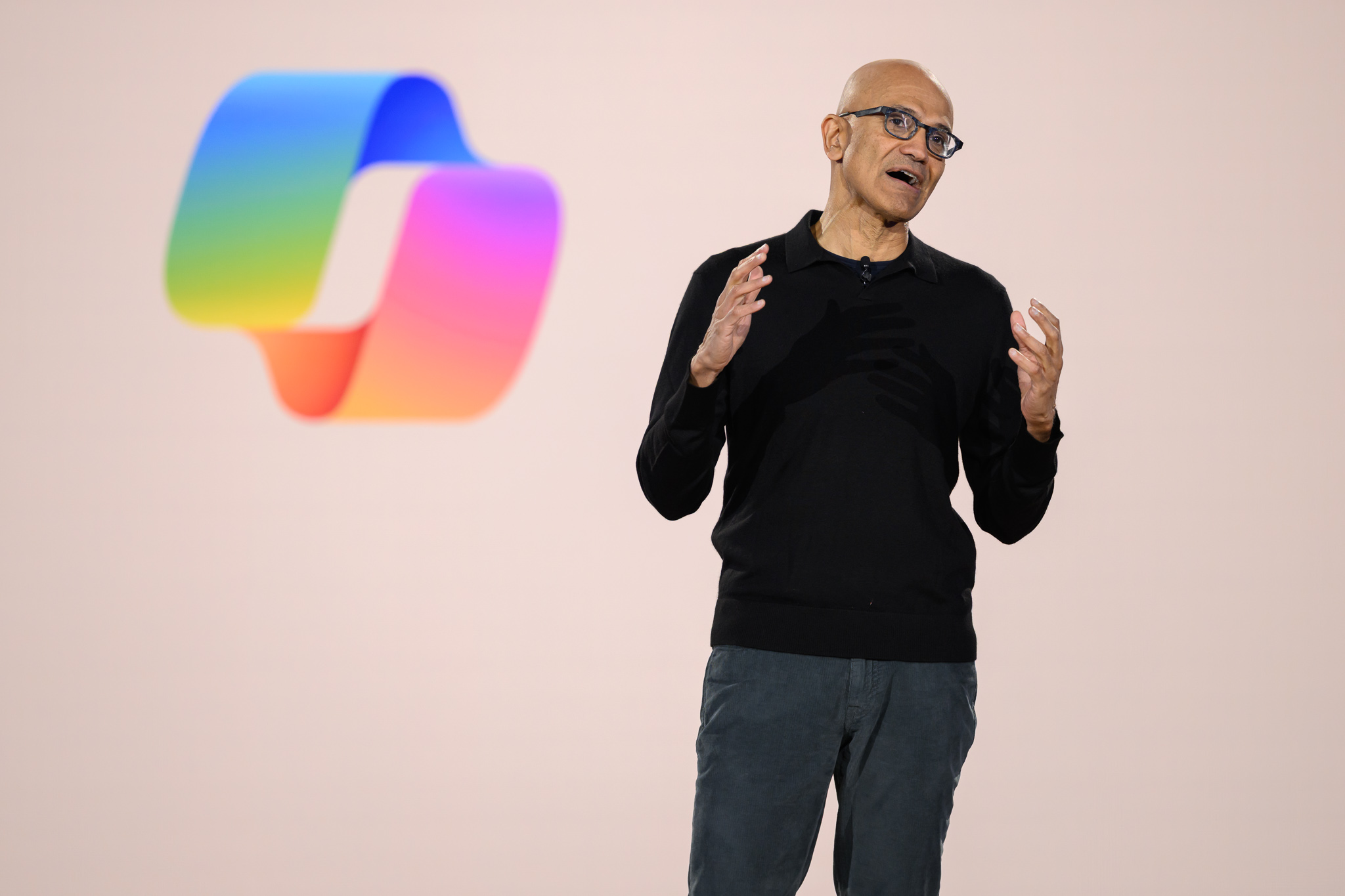 AI optimism pushes Microsoft above 0/share — will it be next to join the  trillion club?
