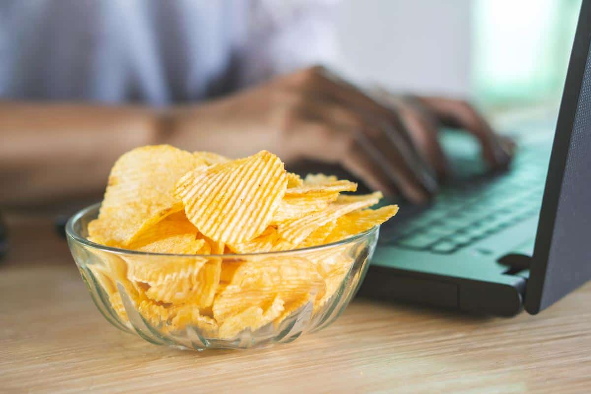 7 Tips to Avoid Gaining Weight While Working From Home
